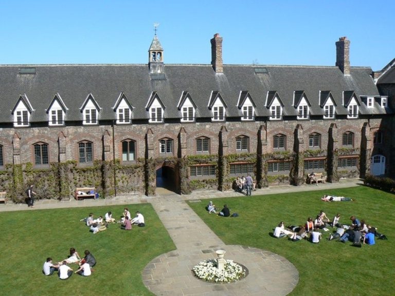 Đại học York St John – Anh Quốc