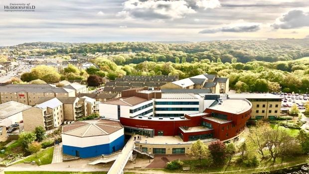 Đại học Huddersfield, Anh Quốc
